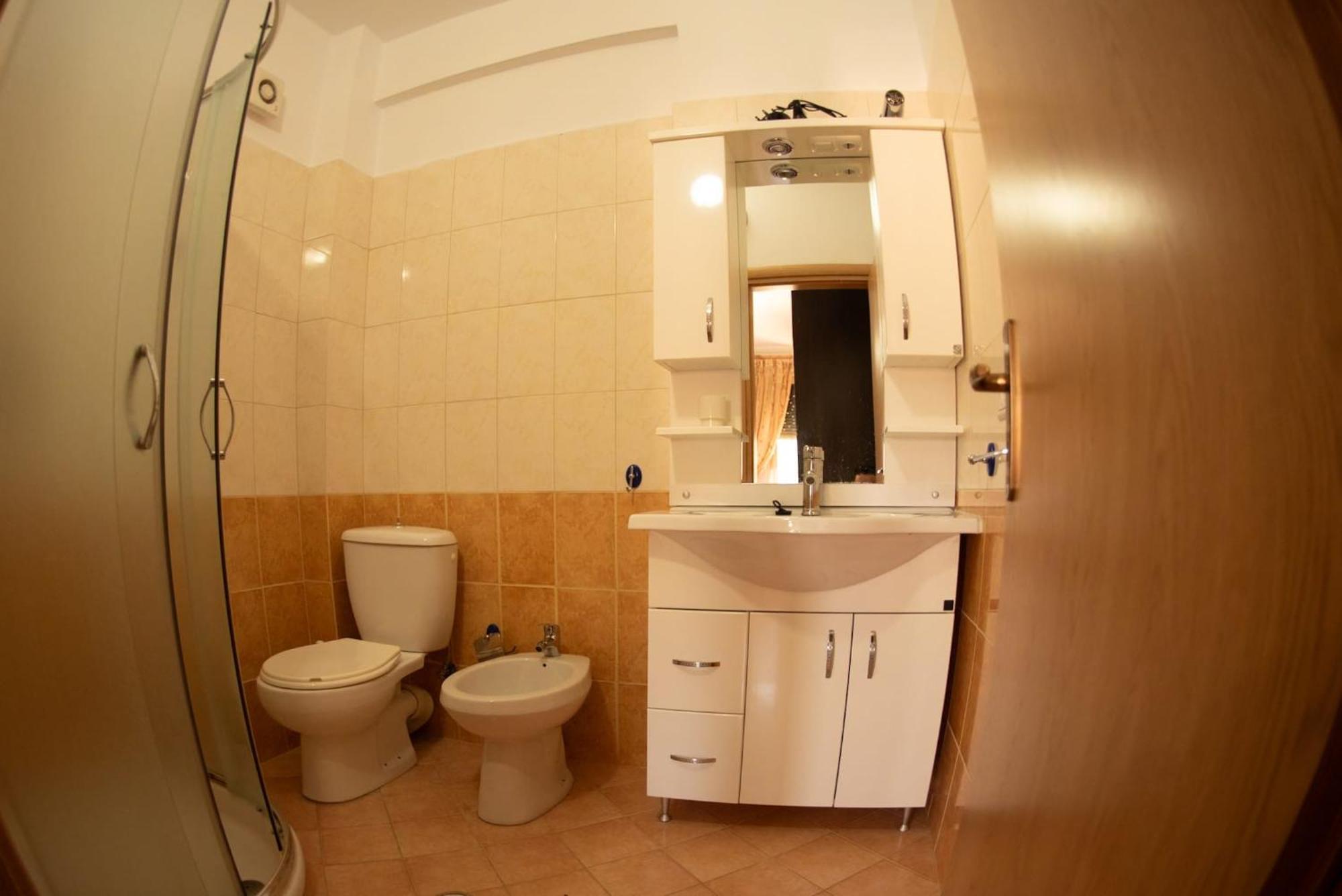 Apartament Egzoni City Center Apartment Berat Exterior photo